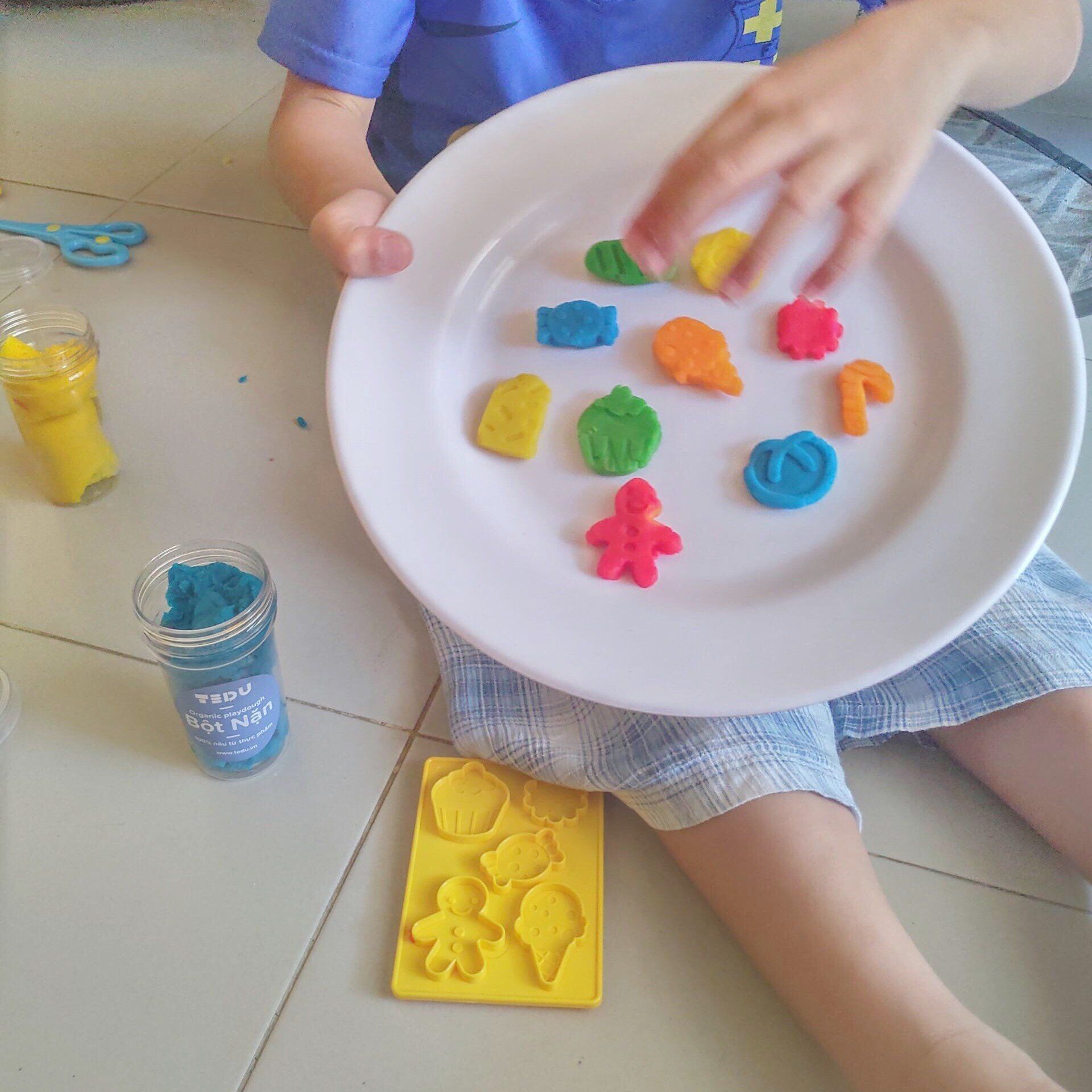 Khuôn Bảng vàng chữ nhật 57 chi tiết chơi kèm bột nặn an toàn TEDU