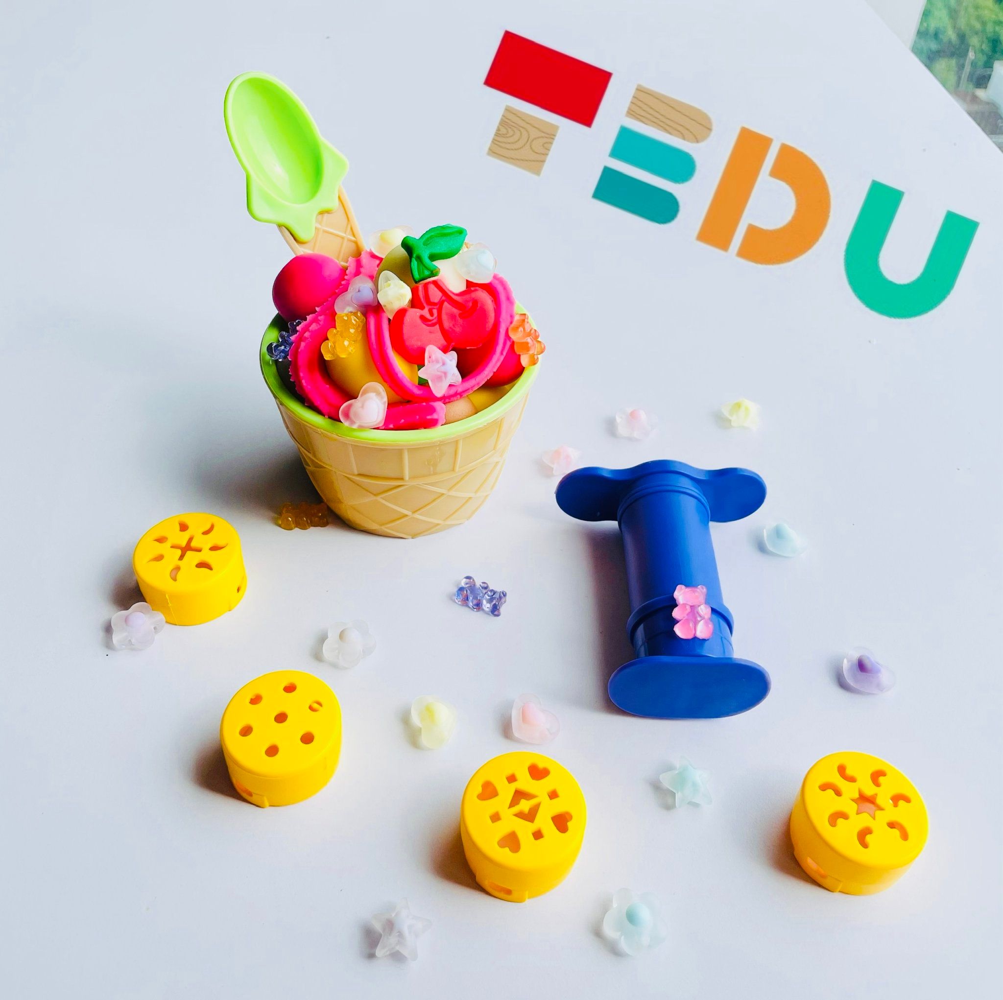 Bộ ống làm bún Spaghetti cuộn kem chơi kèm bột nặn an toàn TEDU