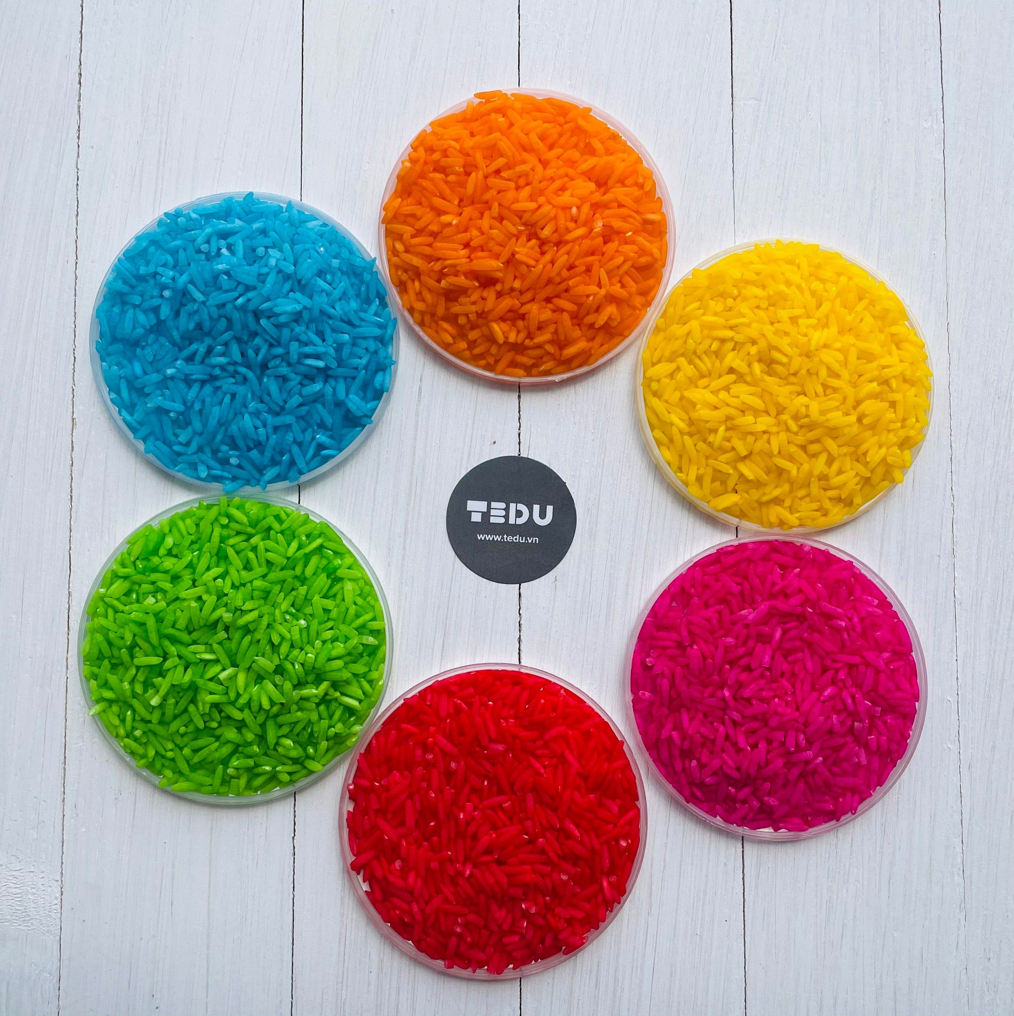  Set gạo nhuộm 6 màu chơi kèm bột nặn an toàn TEDU 