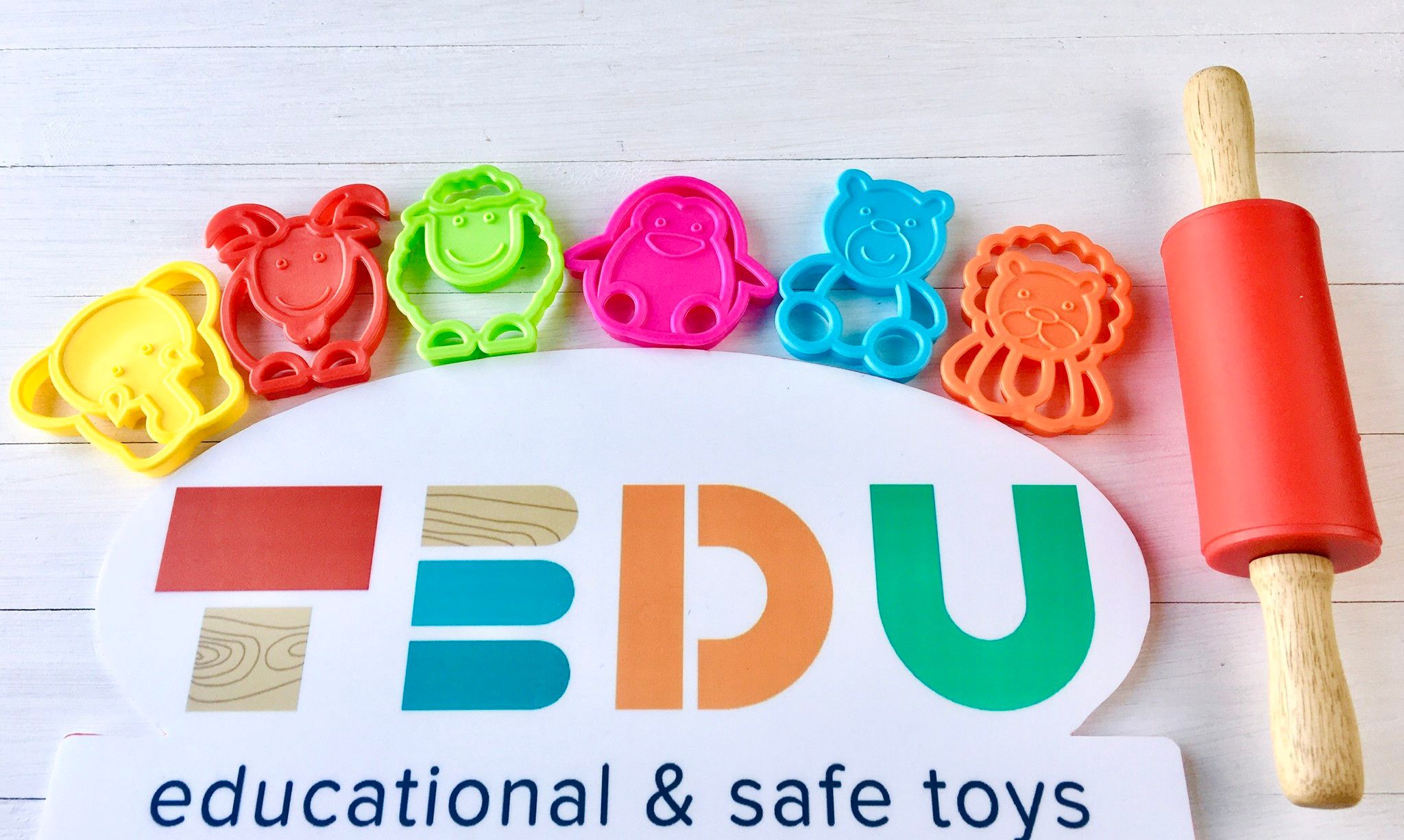 Khuôn 6 động vật chơi kèm bột nặn an toàn TEDU