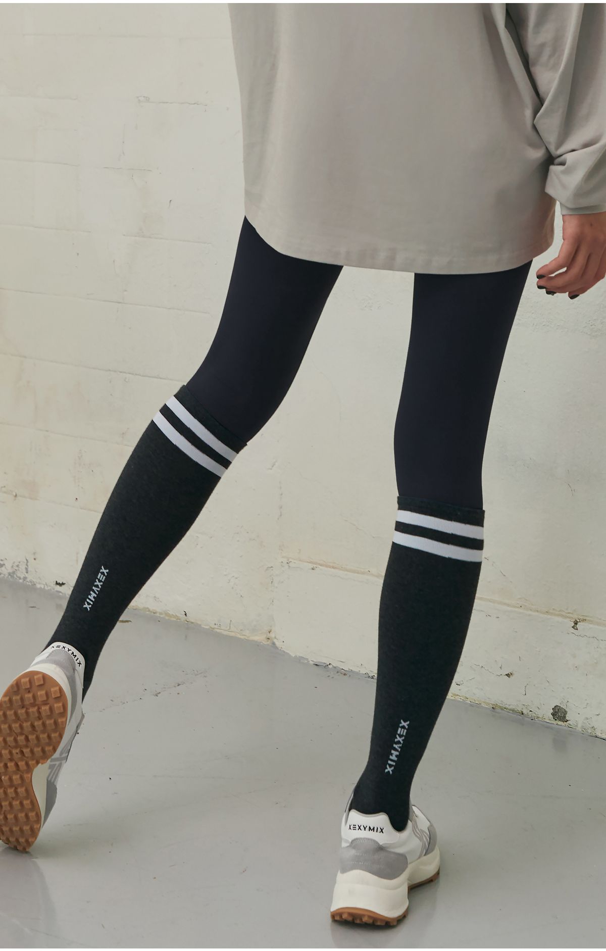  XEB200R_Double Lettering Knee Socks 