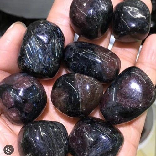 Tumbled Astrophyllite Garnet (gr) Viên đá Ngọc Hồng Lựu