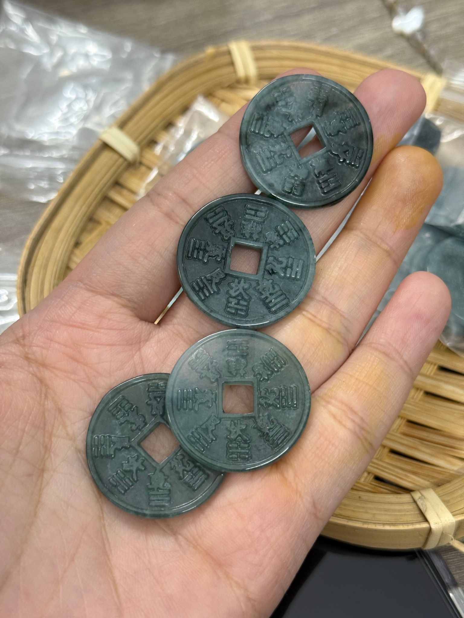 Đồng Xu Bát Quái chất Ngọc (Jade)