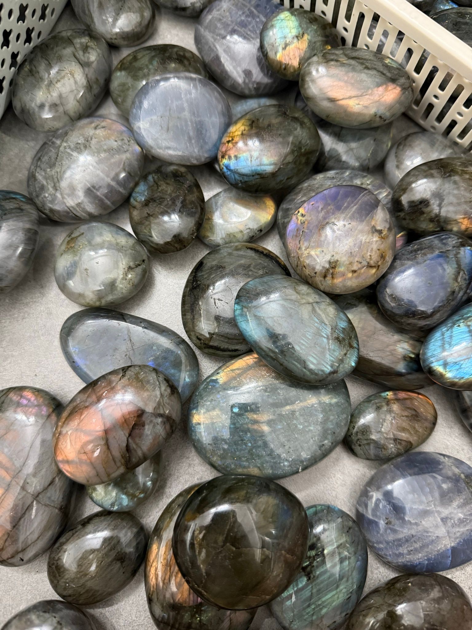 Palm Labradorite (gr) Palm đá Hắc Nguyệt Quang, đá Xà Cừ