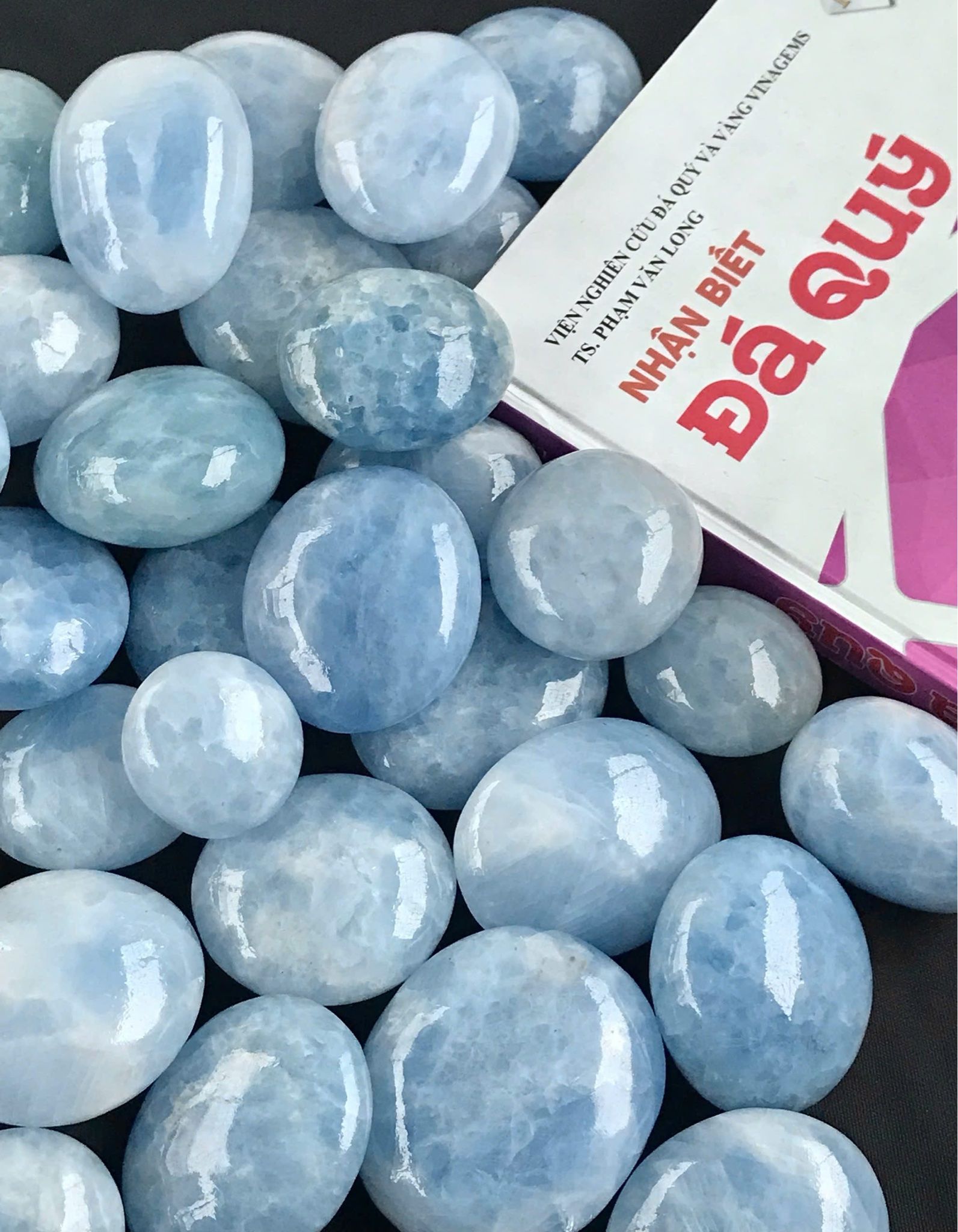 Blue Calcite Palm (gr) Đá Canxit Xanh