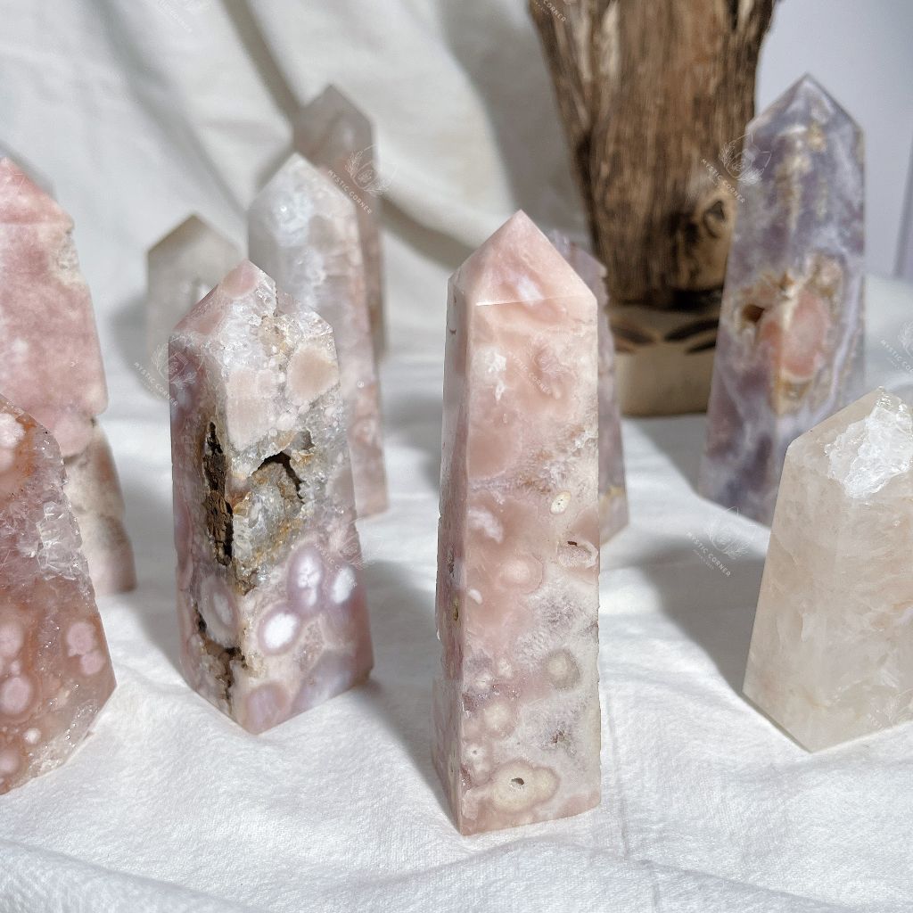 Trụ đá thạch anh Druzy Blossom Agate (Thạch anh mã não hoa anh đào)