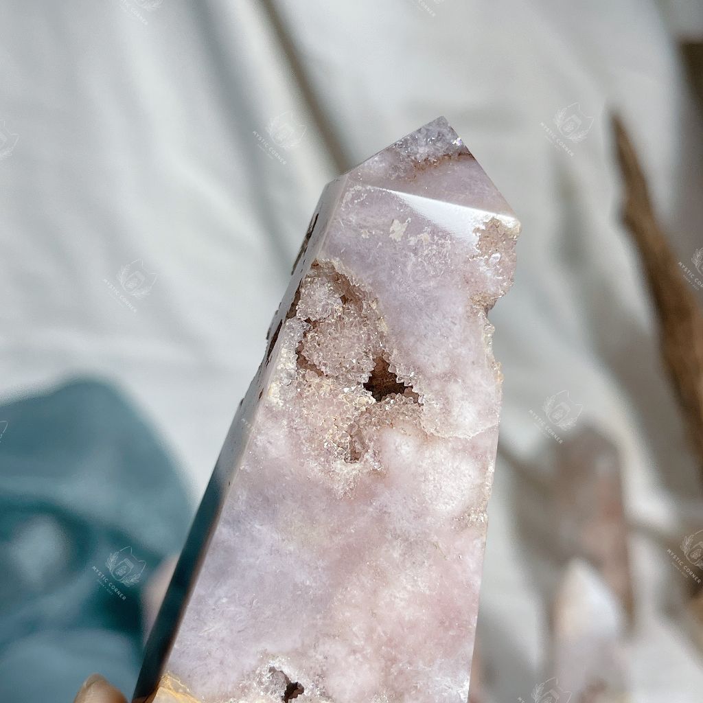 Trụ đá thạch anh Druzy Blossom Agate (Thạch anh mã não hoa anh đào)