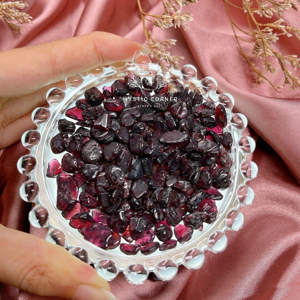 Vụn đá Garnet (đá Ngọc Hồng Lựu) hỗ trợ tình yêu, đá phong thuỷ, reiki, đá thanh tẩy