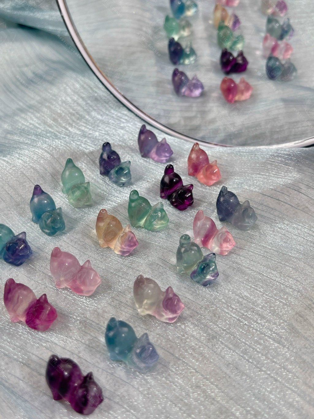 Tượng mèo mini đá Fluorite đa sắc dùng trưng bày, đá phong thuỷ, đá thanh tẩy Tarot