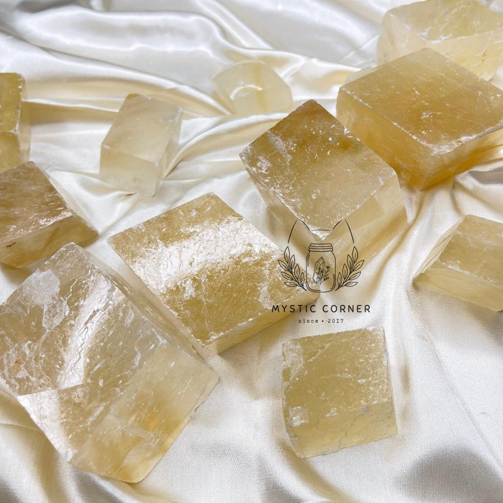 Thô Yellow Calcite (honey calcite), đá phong thuỷ hỗ trợ loại bỏ năng lượng ứ đọng, nâng cao nhận thức, đá thanh tẩy