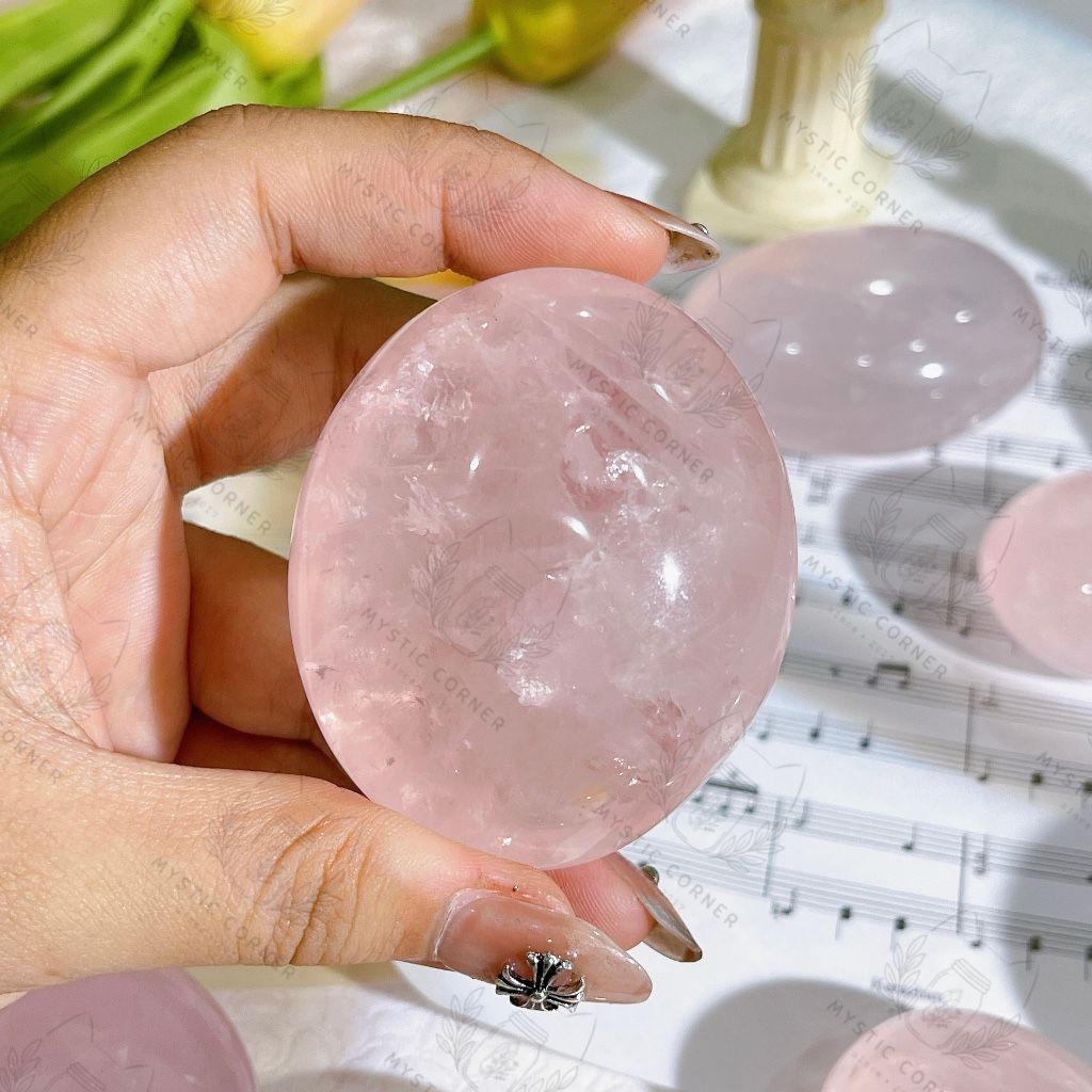 (HIGH QUALITY) Đá thạch anh Hồng (Palm Rose Quartz), hỗ trợ luân xa 4, tình yêu thương, đá phong thuỷ, Tarot, thiền định