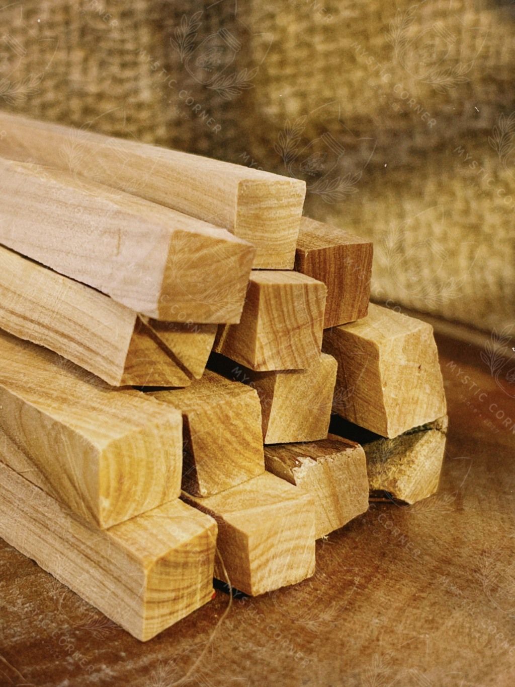 Gỗ đàn hương xông nhà Ấn Độ (Sandalwood) thanh tẩy không gian, xông nhà, bài tarot, reiki, healing,thiền định
