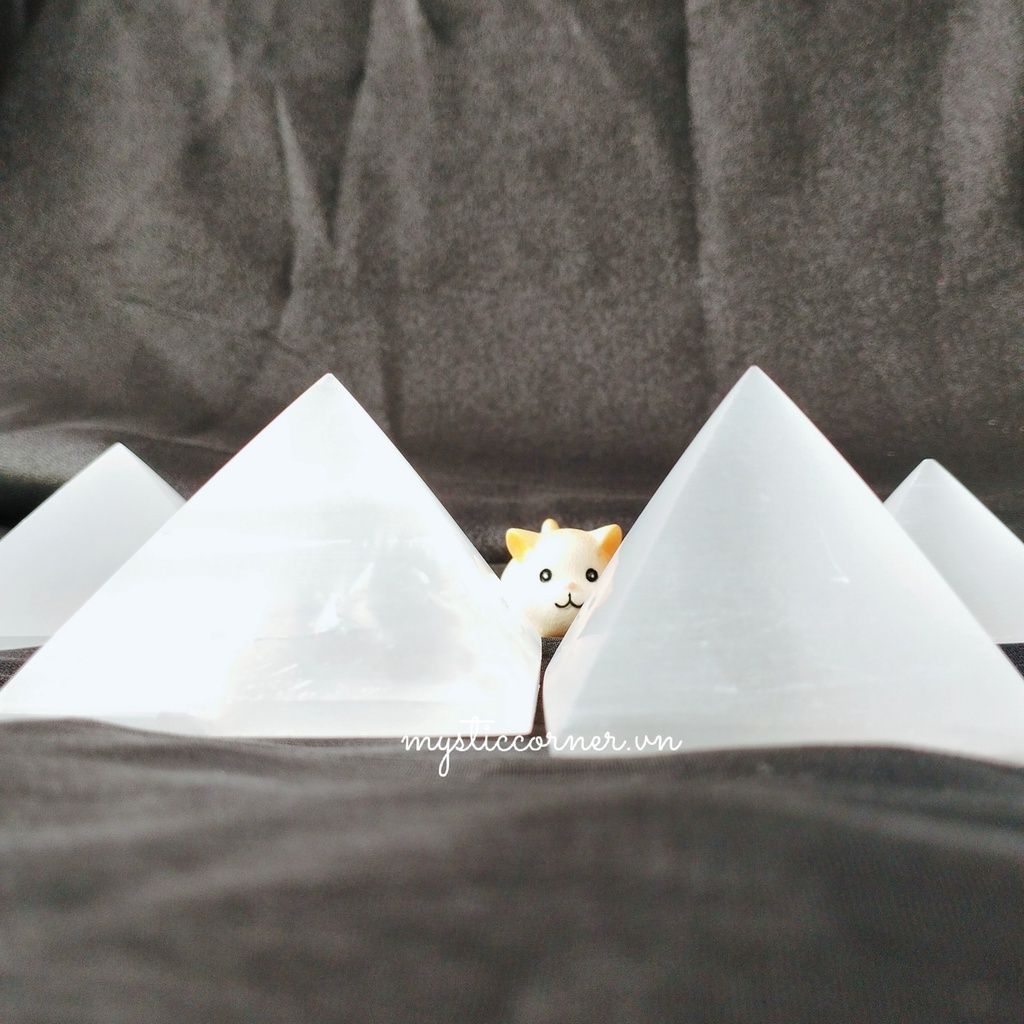 Kim tự tháp đá Selenite, đá thanh tẩy đá thạch anh dùng trong Tarot, Reiki, phong thủy