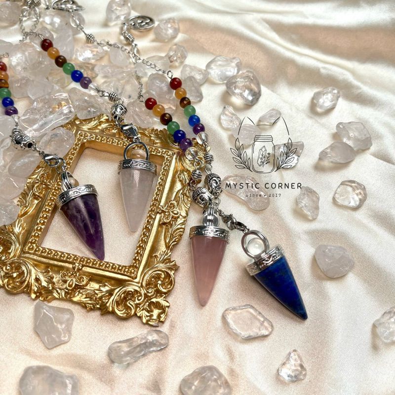 Con lắc cảm xạ đá thạch anh hồng Rose Quartz dây 7 luân xa charm Buddha, Om