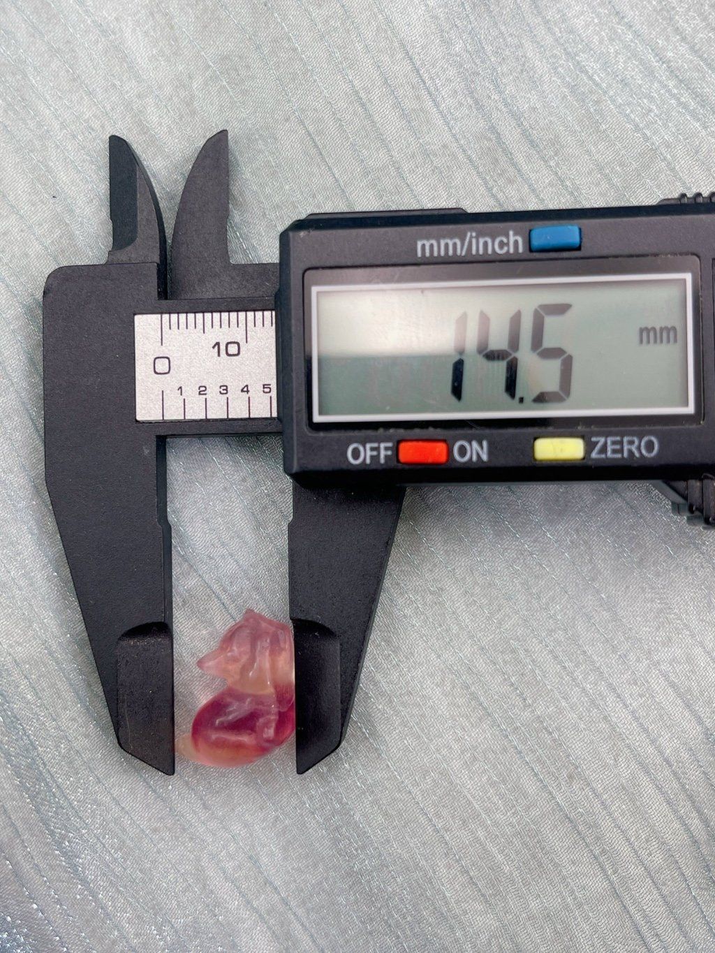 Tượng mèo mini đá Fluorite đa sắc dùng trưng bày, đá phong thuỷ, đá thanh tẩy Tarot