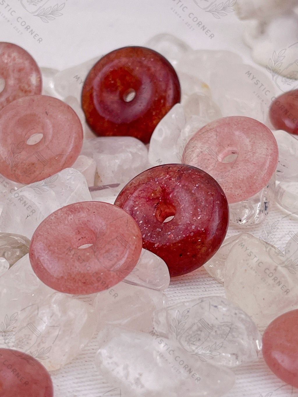 Đồng điếu thạch anh dâu tây đỏ (Strawberry Quartz), đá phong thủy hỗ trợ tình cảm, các mối quan hệ