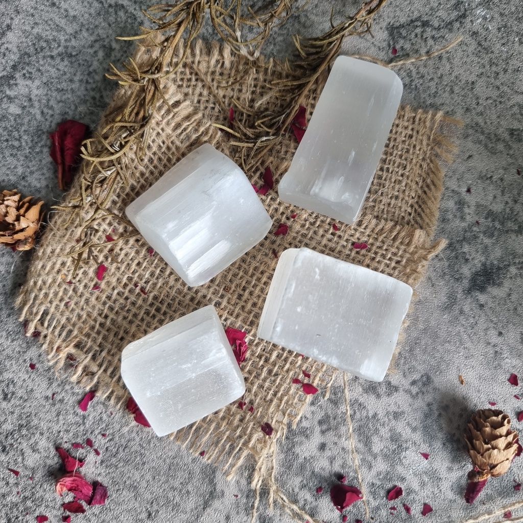 Viên đá thô Selenite tumbled, đá phong thủy, đá thanh tẩy không gian, Reiki, thiền định