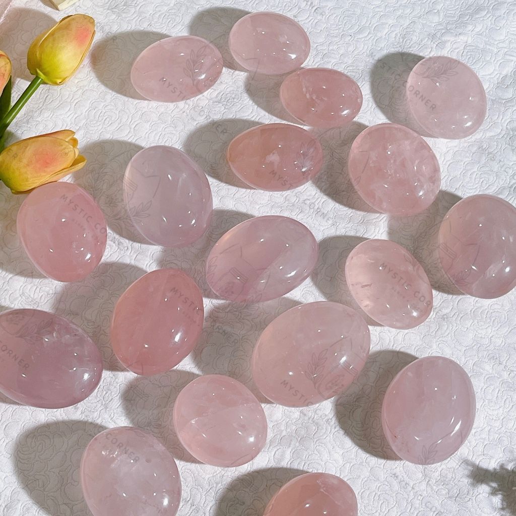 (HIGH QUALITY) Đá thạch anh Hồng (Palm Rose Quartz), hỗ trợ luân xa 4, tình yêu thương, đá phong thuỷ, Tarot, thiền định