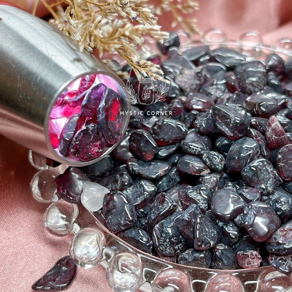 Vụn đá Garnet (đá Ngọc Hồng Lựu) hỗ trợ tình yêu, đá phong thuỷ, reiki, đá thanh tẩy