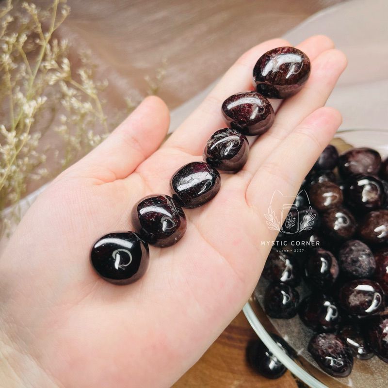 Viên đá Garnet (tumbled Ngọc Hồng Lựu) hỗ trợ tình yêu, đá phong thuỷ, reiki, đá thanh tẩy