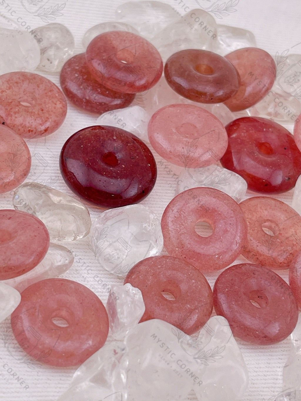 Đồng điếu thạch anh dâu tây đỏ (Strawberry Quartz), đá phong thủy hỗ trợ tình cảm, các mối quan hệ