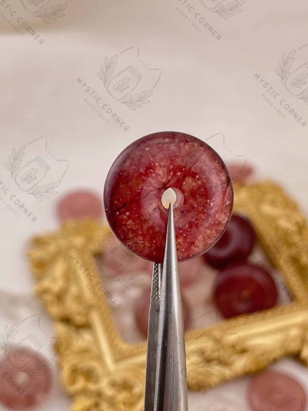Đồng điếu thạch anh dâu tây đỏ (Strawberry Quartz), đá phong thủy hỗ trợ tình cảm, các mối quan hệ