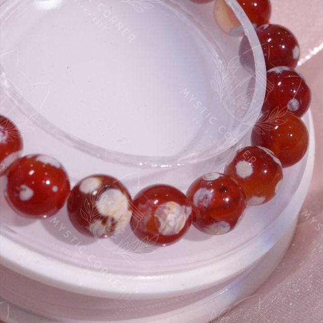 Vòng hạt đeo tay Carnelian Cherry Blossom Agate hỗ trợ tự tin cân bằng cảm xúc, thể hiện bản thân