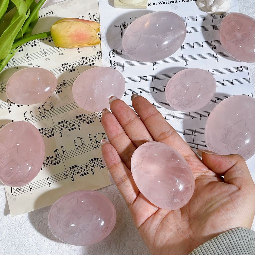 (HIGH QUALITY) Đá thạch anh Hồng (Palm Rose Quartz), hỗ trợ luân xa 4, tình yêu thương, đá phong thuỷ, Tarot, thiền định