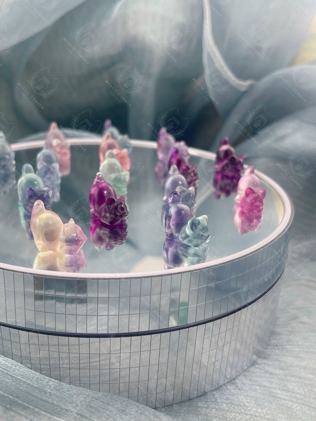Tượng mèo mini đá Fluorite đa sắc dùng trưng bày, đá phong thuỷ, đá thanh tẩy Tarot