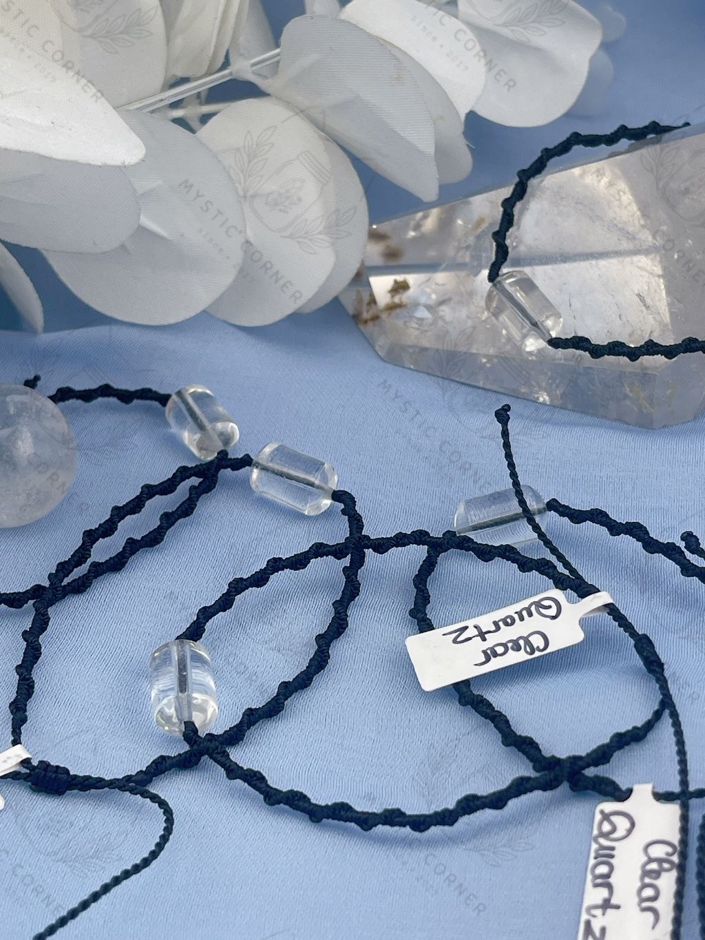 Vòng tay đá phong thuỷ Thạch Anh Trắng lu thống thắt macrame hỗ trợ thu hút năng lượng tích cực
