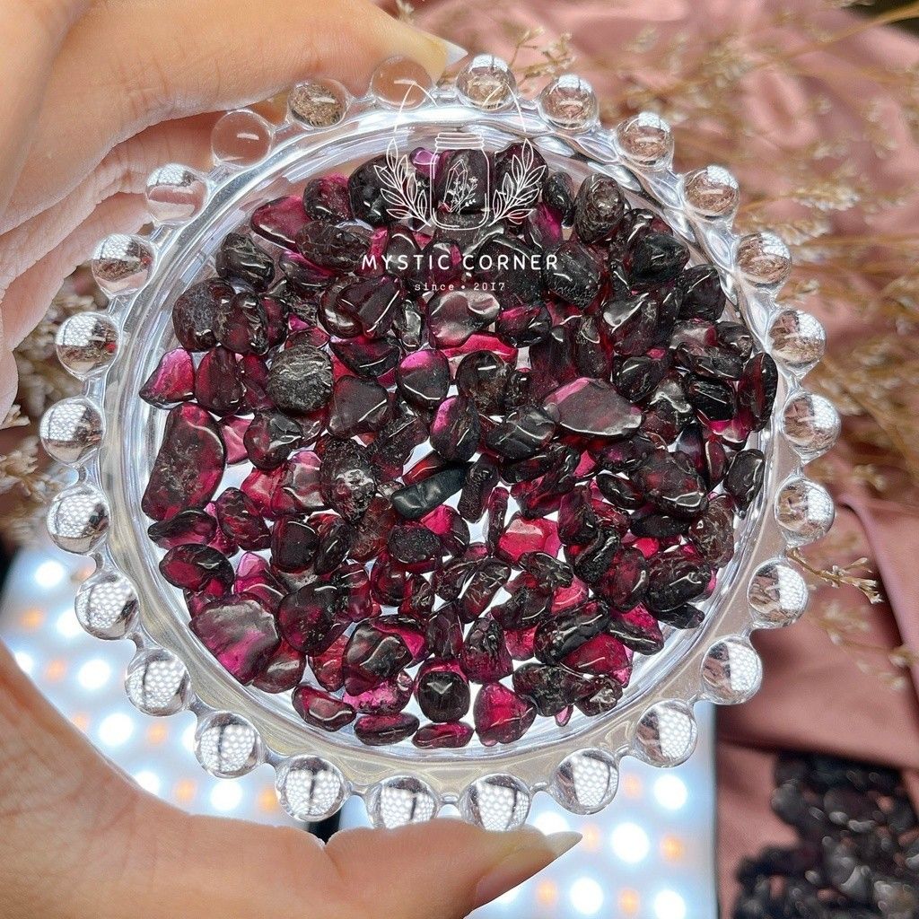 Vụn đá Garnet (đá Ngọc Hồng Lựu) hỗ trợ tình yêu, đá phong thuỷ, reiki, đá thanh tẩy