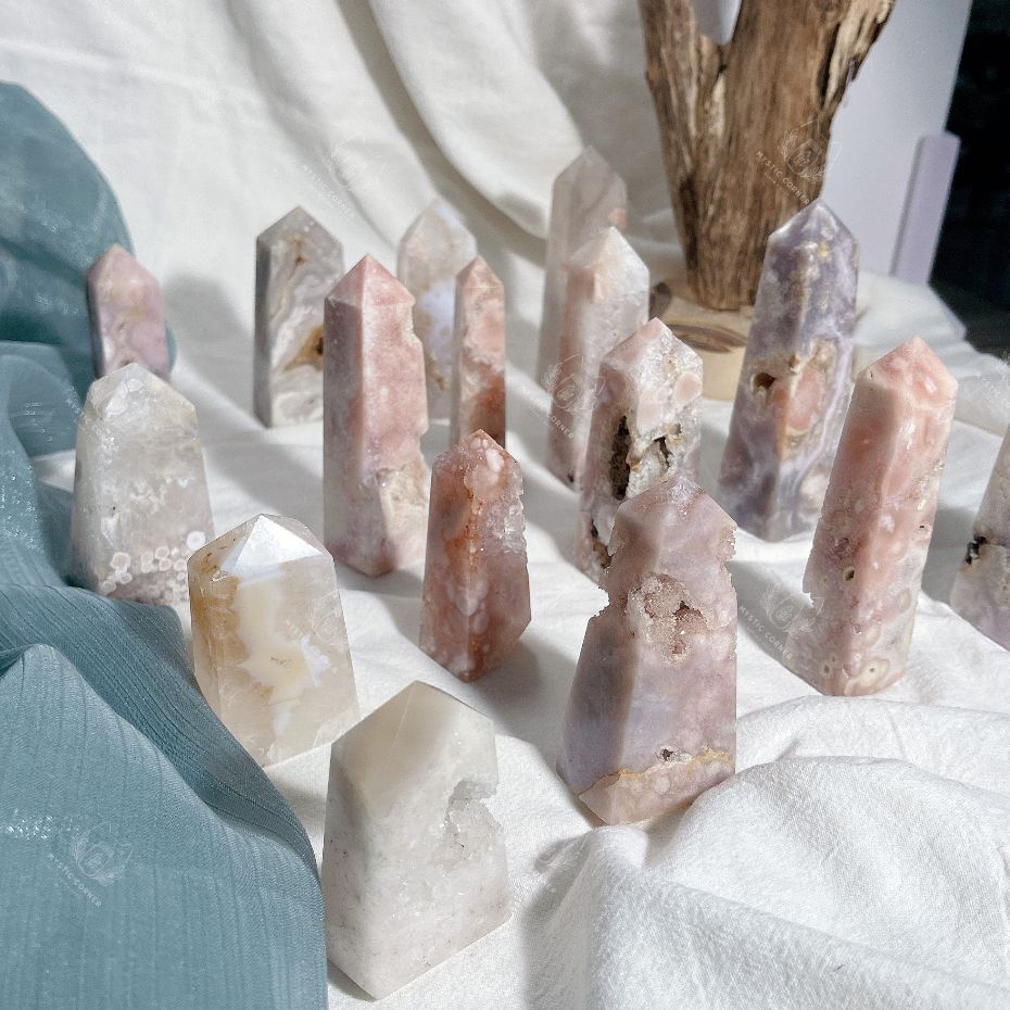 Trụ đá thạch anh Druzy Blossom Agate (Thạch anh mã não hoa anh đào)