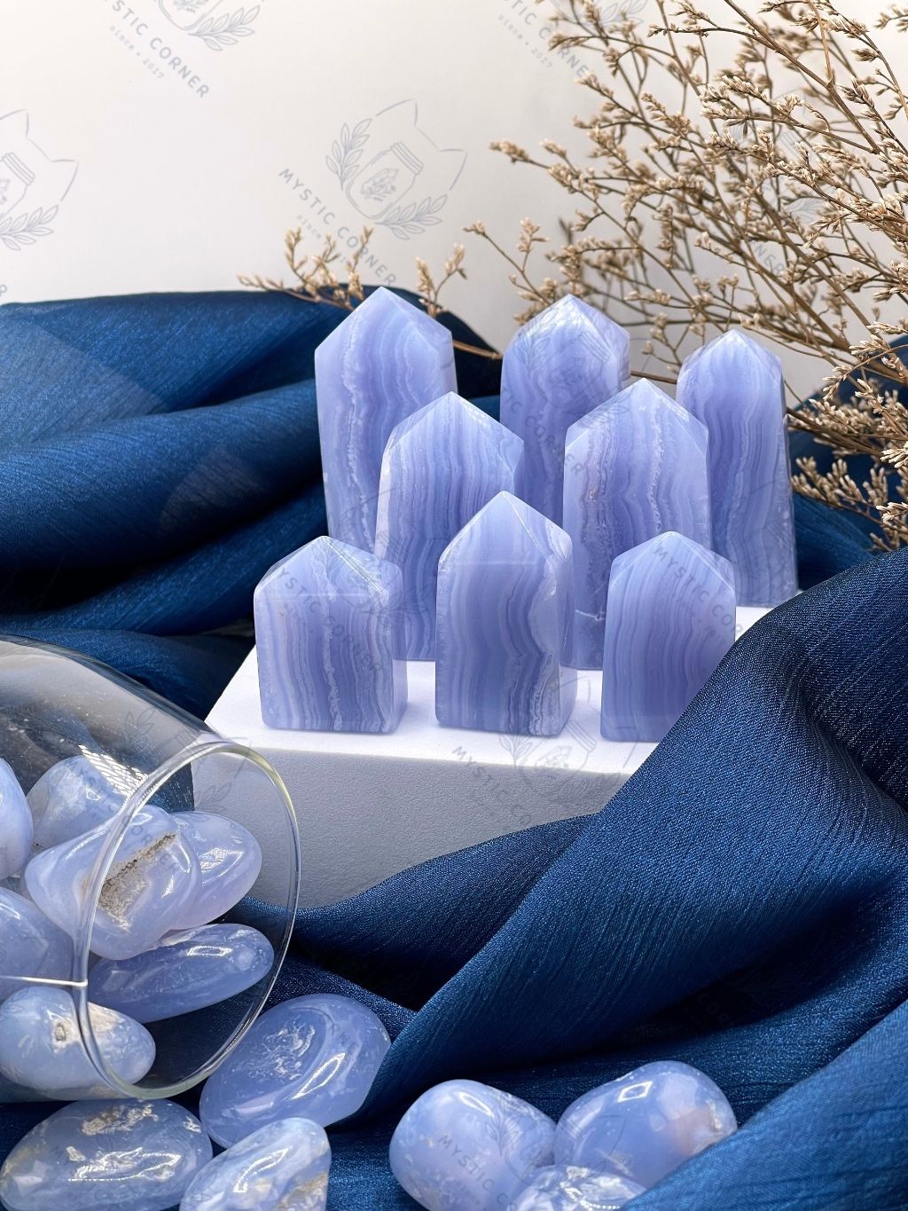 Trụ đá Blue Lace (mã não Ren), hỗ trợ luân xa 5, sự tự tin, giao tiếp, thể hiện bản thân, đá thanh tẩy, đá phong thuỷ
