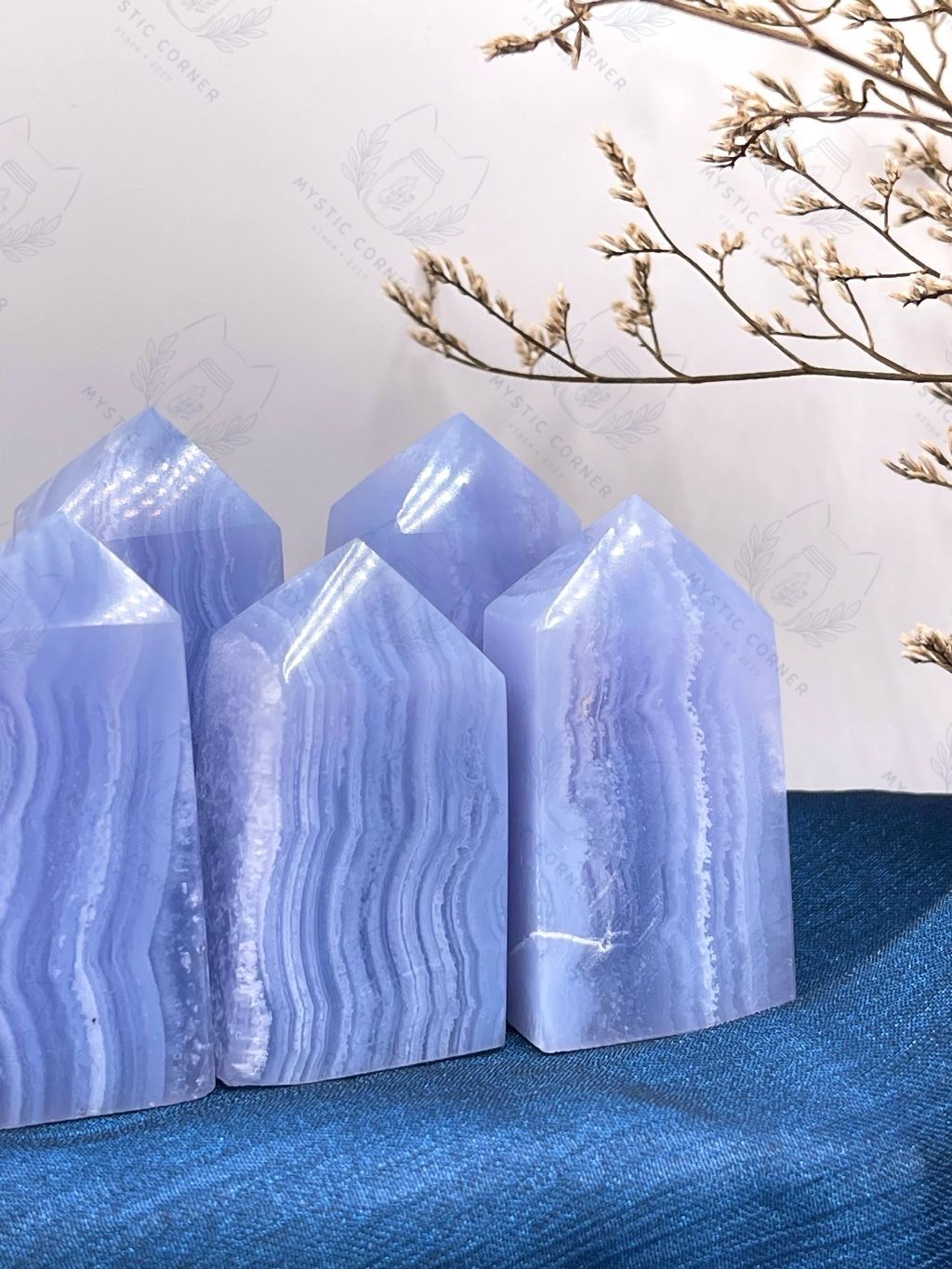 Trụ đá Blue Lace (mã não Ren), hỗ trợ luân xa 5, sự tự tin, giao tiếp, thể hiện bản thân, đá thanh tẩy, đá phong thuỷ