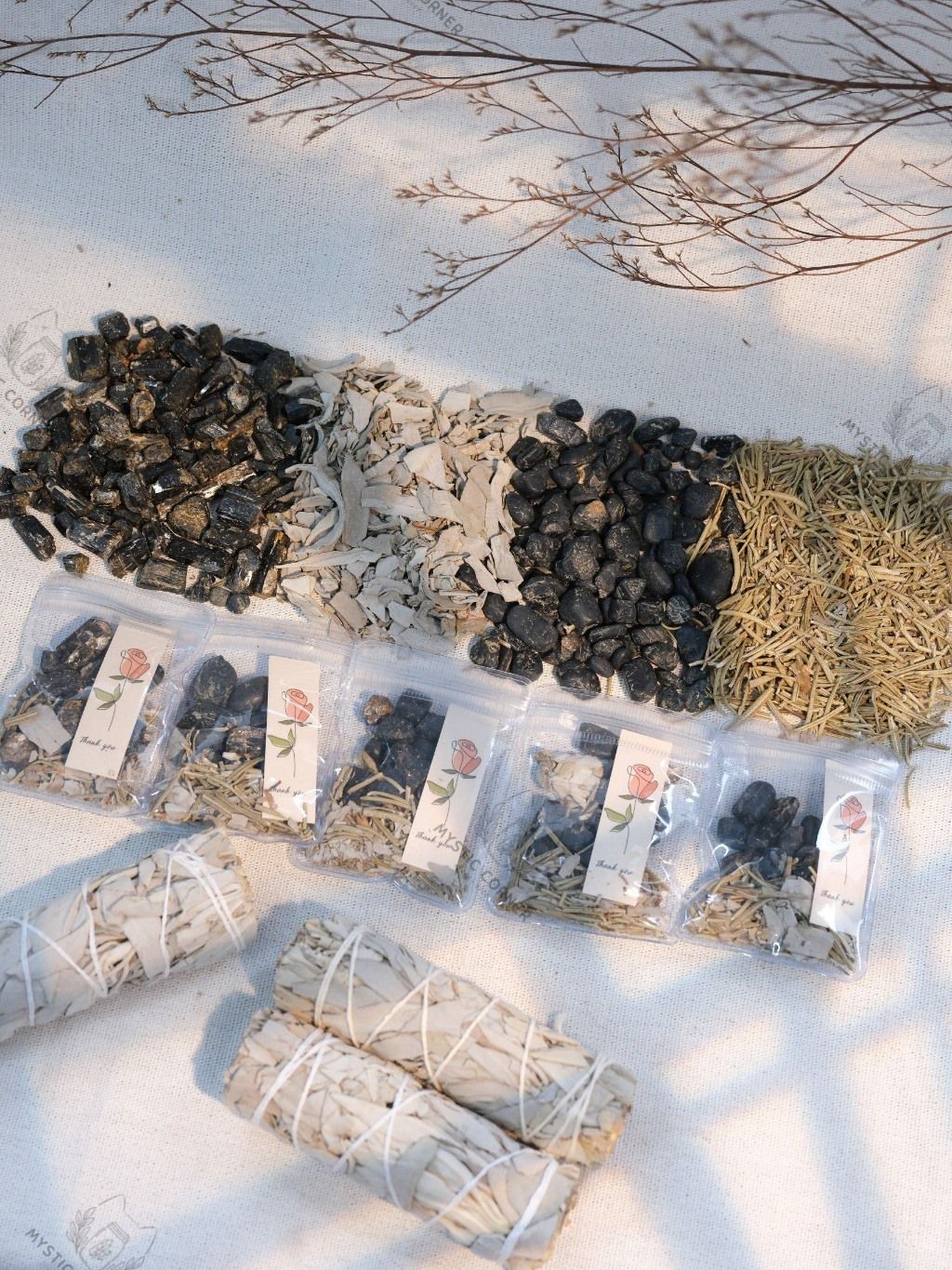 Túi Đá Bảo Vệ Black Tourmaline mix các loại thảo mộc - bảo vệ khỏi năng lượng tiêu cực, đá phong thủy