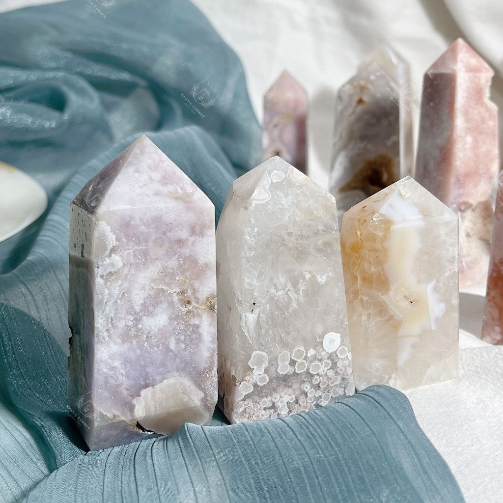 Trụ đá thạch anh Druzy Blossom Agate (Thạch anh mã não hoa anh đào)