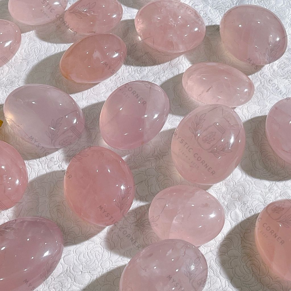 (HIGH QUALITY) Đá thạch anh Hồng (Palm Rose Quartz), hỗ trợ luân xa 4, tình yêu thương, đá phong thuỷ, Tarot, thiền định