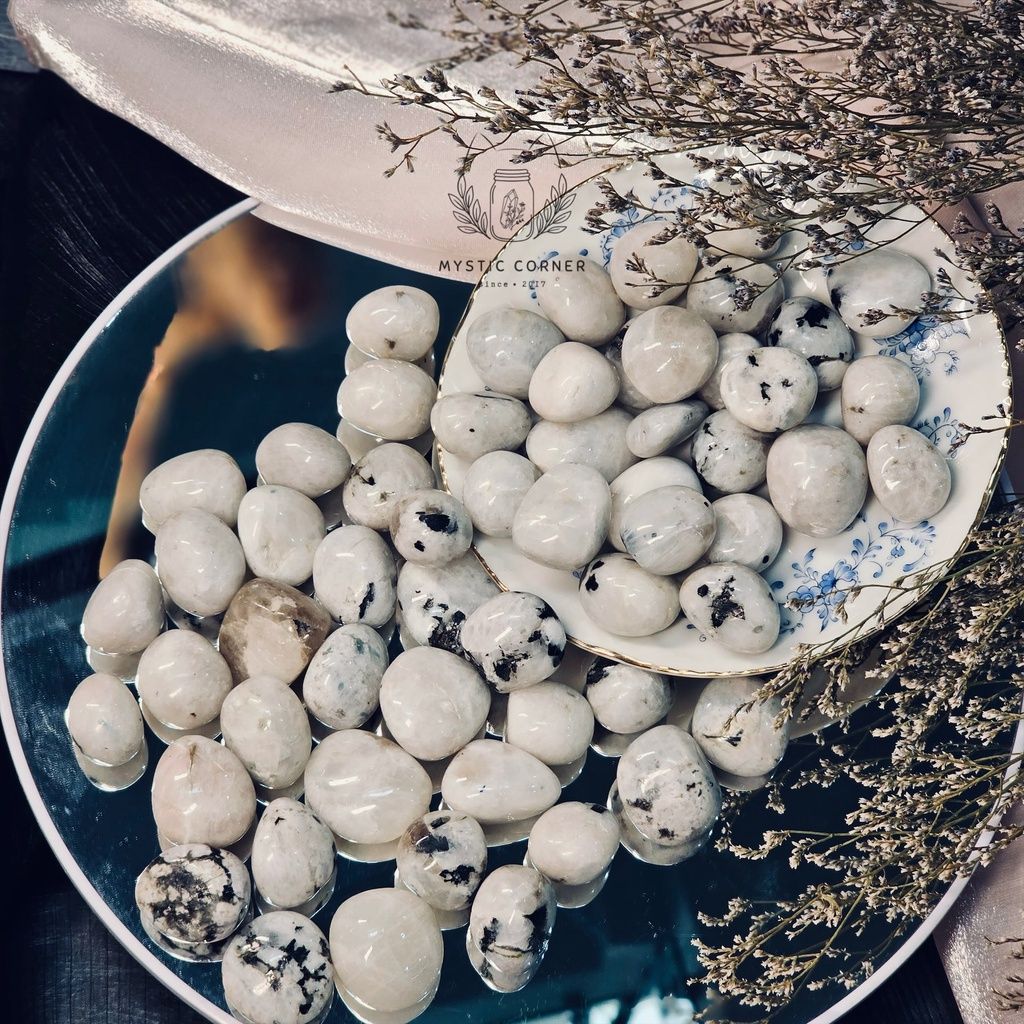 Tumbled Rainbow Moonstone (Đá Mặt Trăng cầu vồng), đá thạch anh, đá thanh tẩy, phong thuỷ, reiki