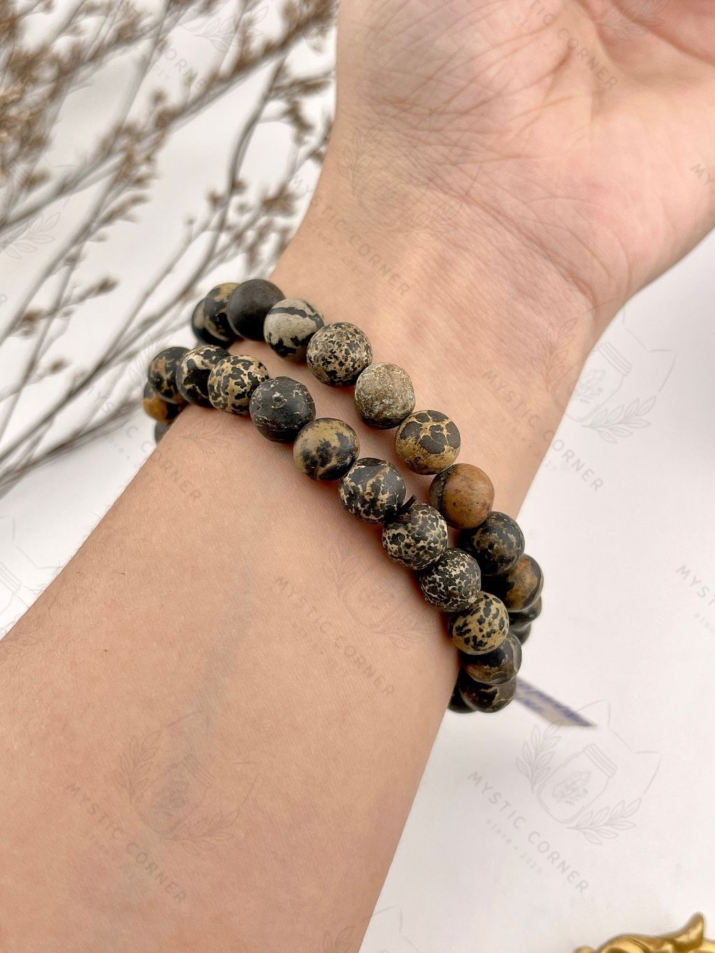 Vòng tay đá phong thuỷ Leopard Skin Jasper hỗ trợ tốt về cả mặt thể chất và tinh thần