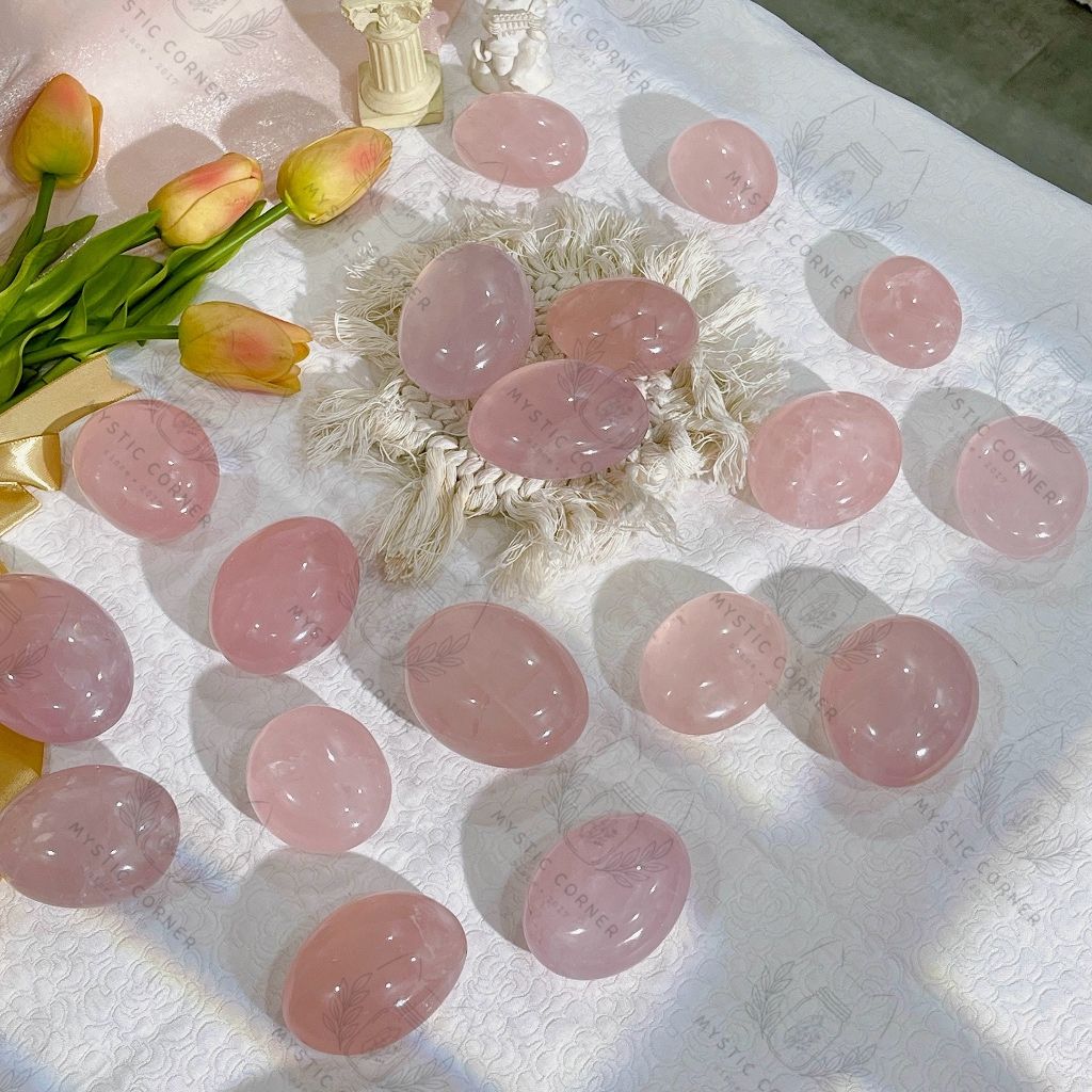 (HIGH QUALITY) Đá thạch anh Hồng (Palm Rose Quartz), hỗ trợ luân xa 4, tình yêu thương, đá phong thuỷ, Tarot, thiền định