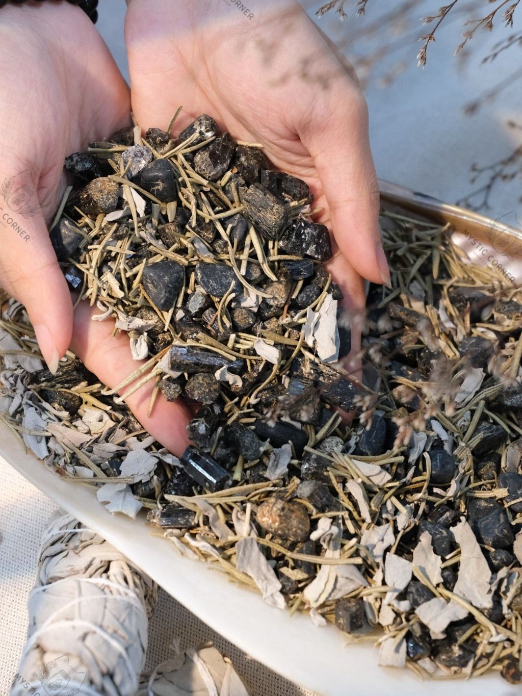 Túi Đá Bảo Vệ Black Tourmaline mix các loại thảo mộc - bảo vệ khỏi năng lượng tiêu cực, đá phong thủy