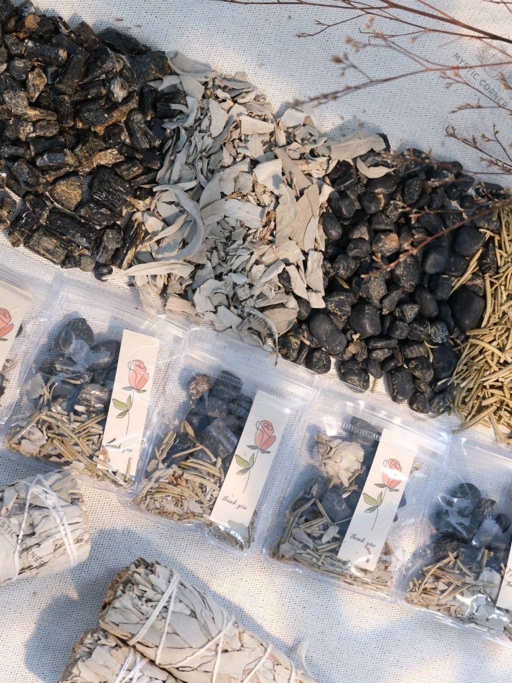Túi Đá Bảo Vệ Black Tourmaline mix các loại thảo mộc - bảo vệ khỏi năng lượng tiêu cực, đá phong thủy