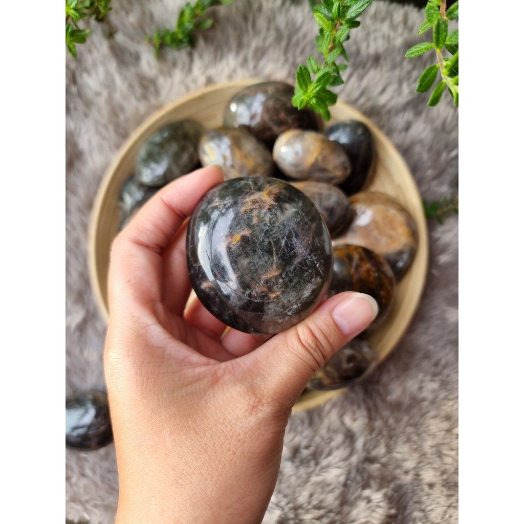 Black Moonstone (đá mặt trăng đen)