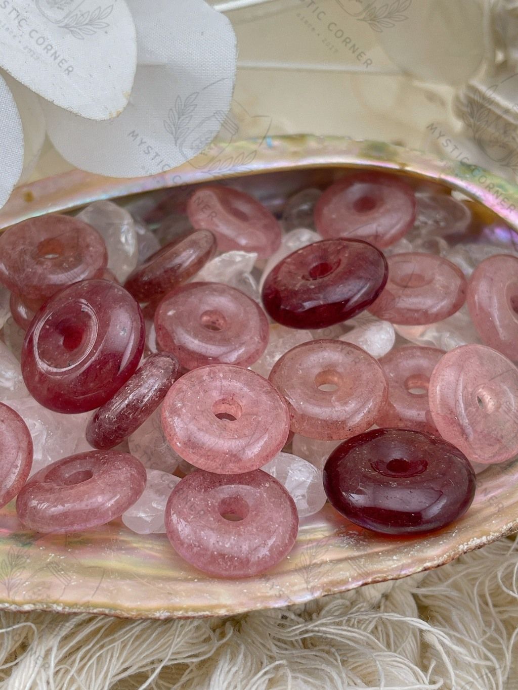 Đồng điếu thạch anh dâu tây đỏ (Strawberry Quartz), đá phong thủy hỗ trợ tình cảm, các mối quan hệ