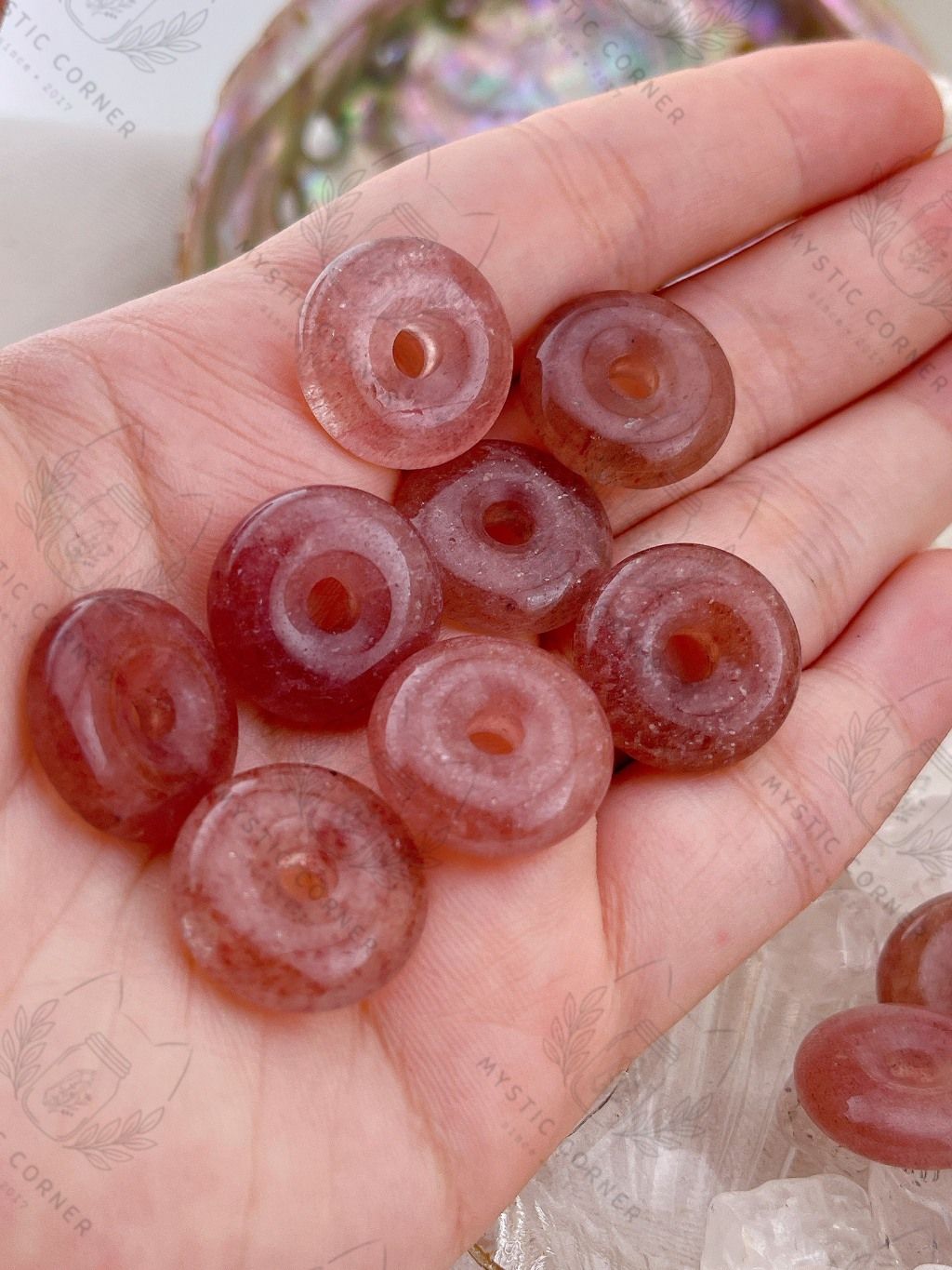 Đồng điếu thạch anh dâu tây đỏ (Strawberry Quartz), đá phong thủy hỗ trợ tình cảm, các mối quan hệ