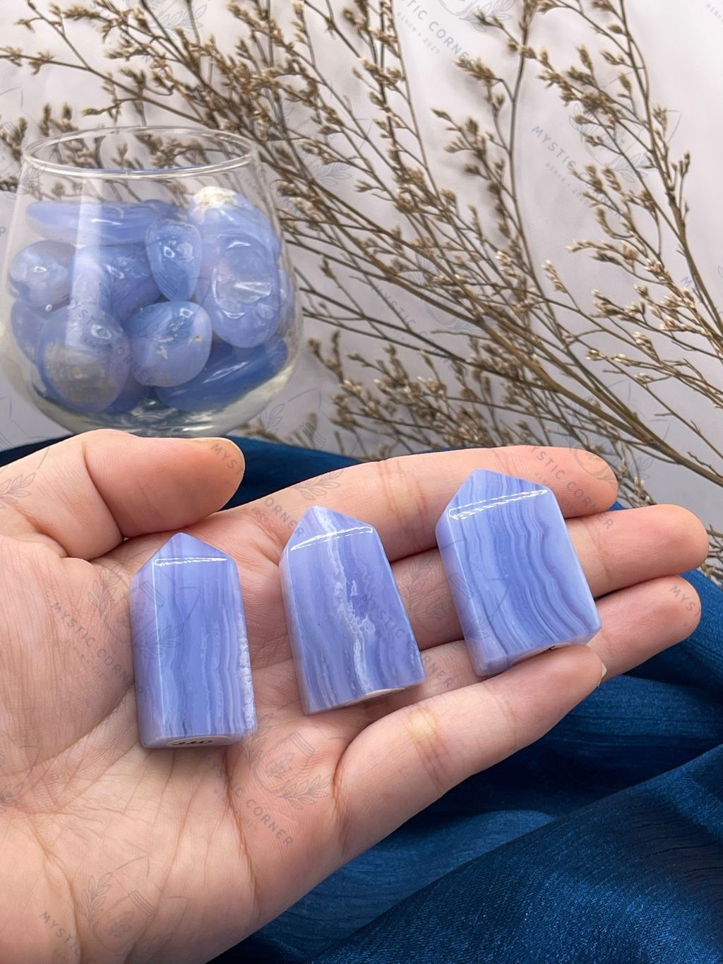 Trụ đá Blue Lace (mã não Ren), hỗ trợ luân xa 5, sự tự tin, giao tiếp, thể hiện bản thân, đá thanh tẩy, đá phong thuỷ