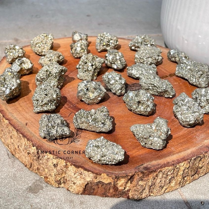 Đá vàng găm thô (Pyrite) hỗ trợ bảo vệ, may mắn trong phong thủy, Reiki, tarot