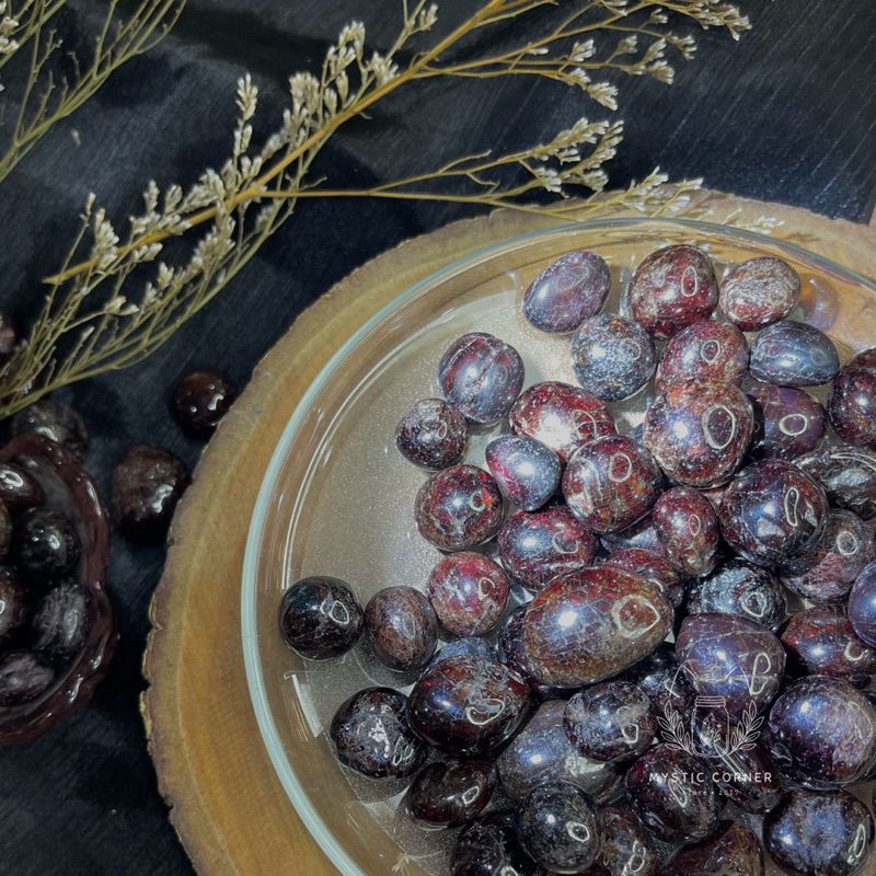 Viên đá Garnet (tumbled Ngọc Hồng Lựu) hỗ trợ tình yêu, đá phong thuỷ, reiki, đá thanh tẩy