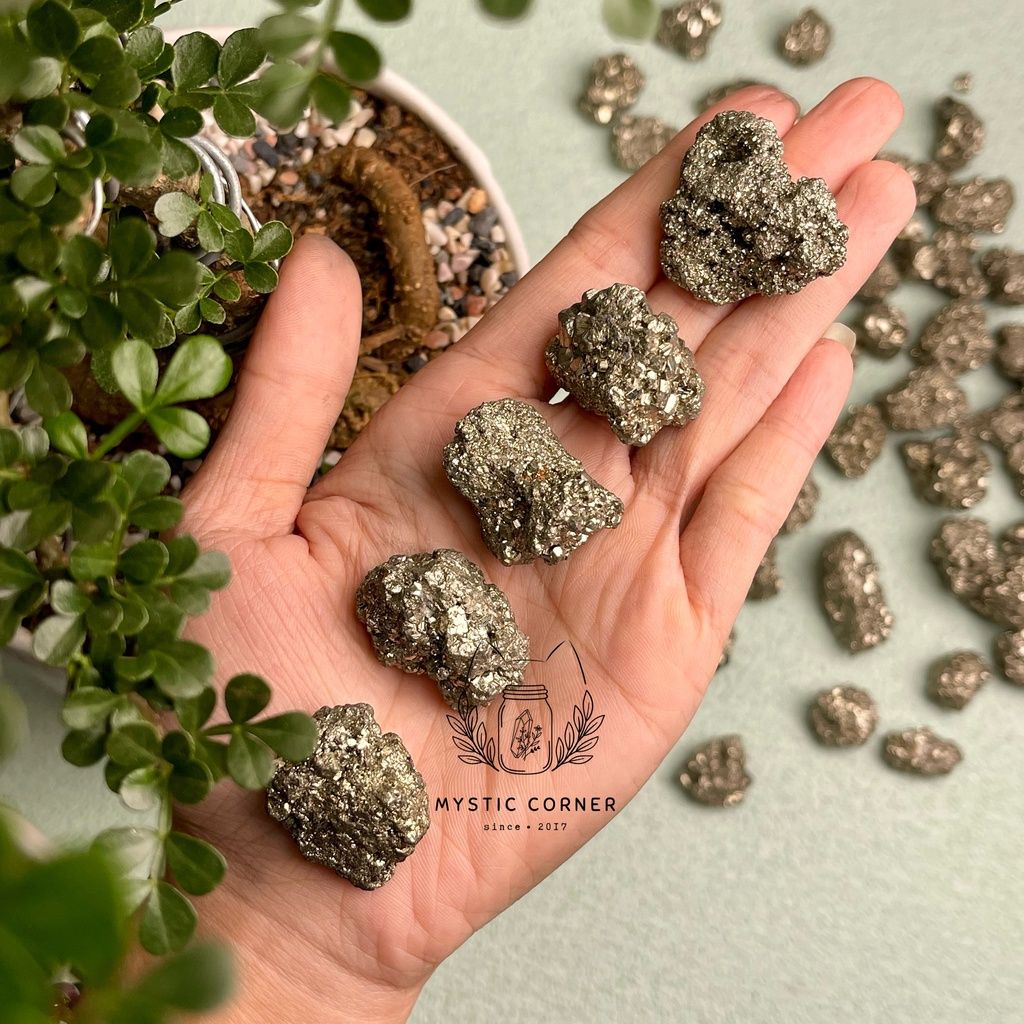Đá vàng găm thô (Pyrite) hỗ trợ bảo vệ, may mắn trong phong thủy, Reiki, tarot