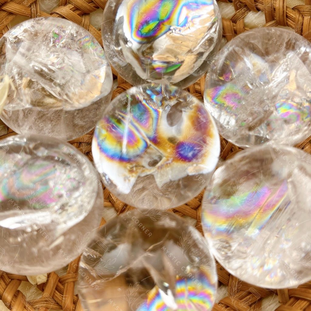 Cầu đá thạch anh Trắng cầu vồng (Rainbow Clear Quartz) kèm đế làm Grid, thanh tẩy trong Tarot, Reiki, phong thủy